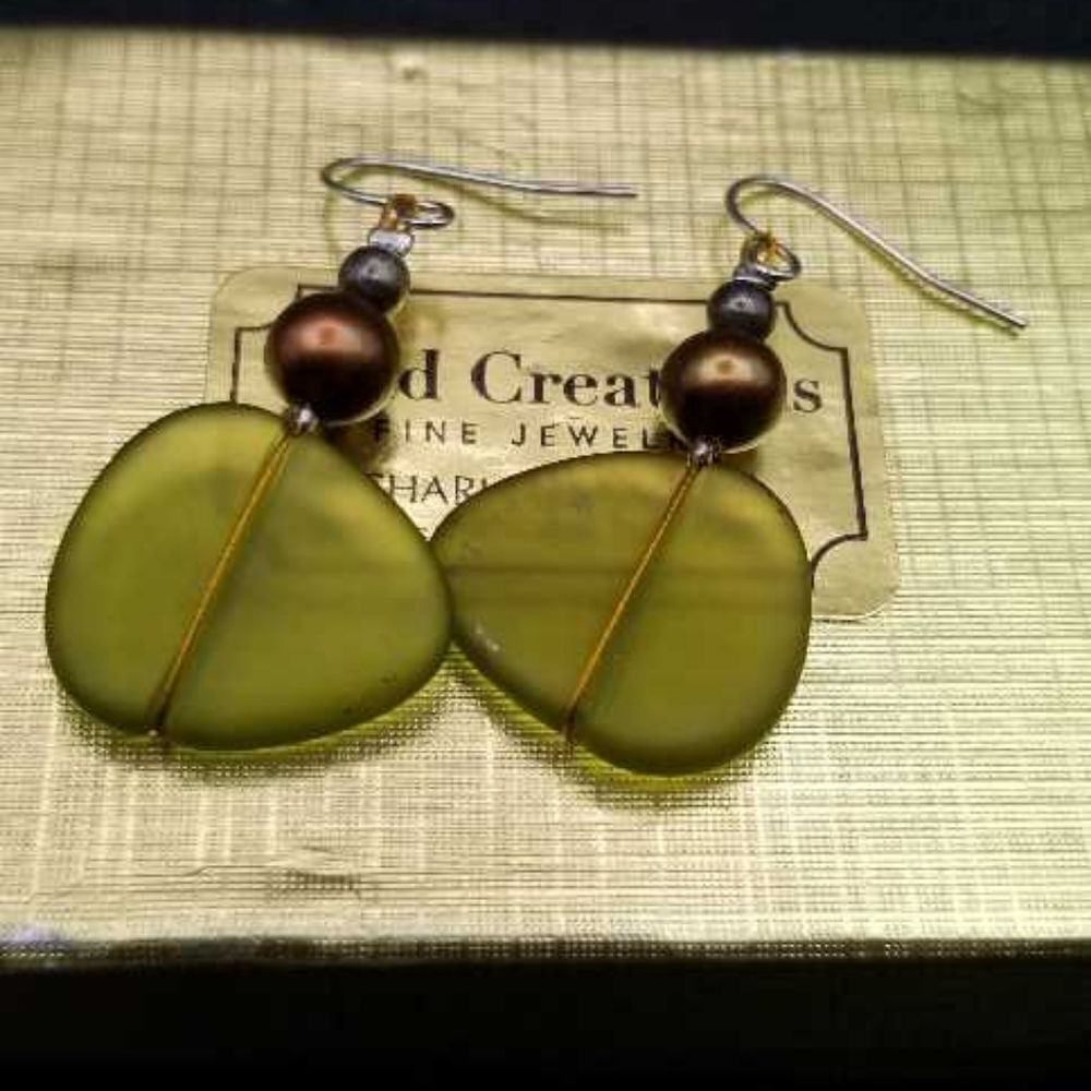 Peridot tribal droplet earrings E0161